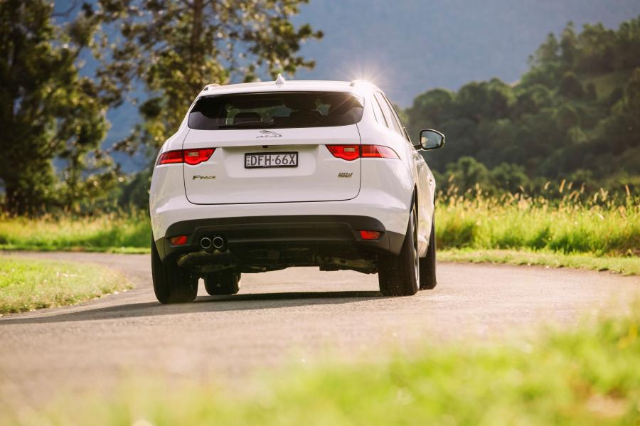  Jaguar F-Pace 20d AWD Prestige 2016 года  (AU) (фото 2 из 21)